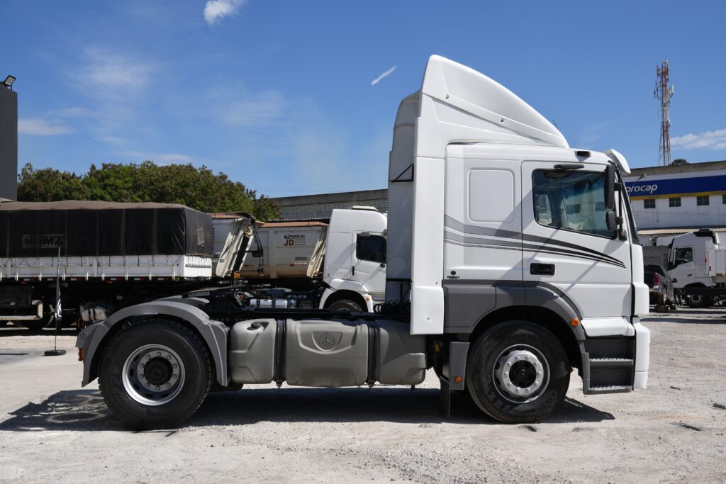 MERCEDES-BENZ AXOR 1933 4X2